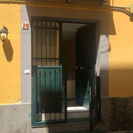 Sole House Apartment Наполи Екстериор снимка