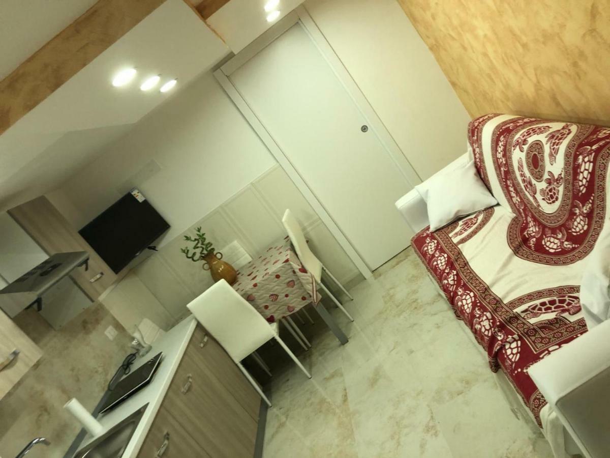 Sole House Apartment Наполи Екстериор снимка