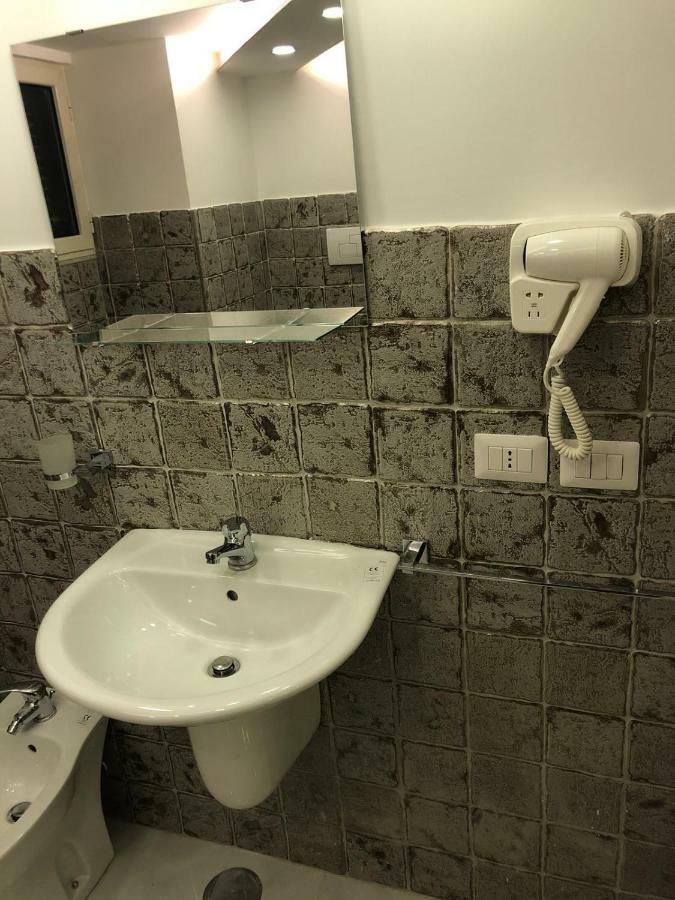 Sole House Apartment Наполи Екстериор снимка