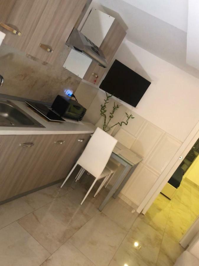 Sole House Apartment Наполи Екстериор снимка